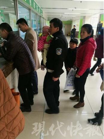 一岁娃娃突发高烧 宿醉老爸酒驾送医被查