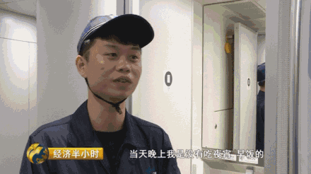 【揭秘】火车机械师:12小时检查上万个零件,
