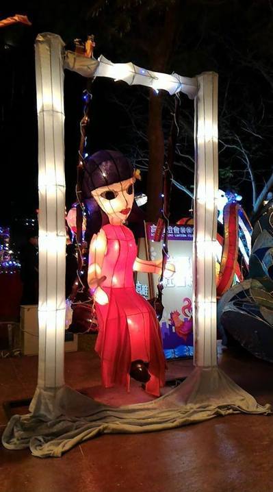 红衣小女孩花灯。（图片来源：台湾“联合新闻网”）