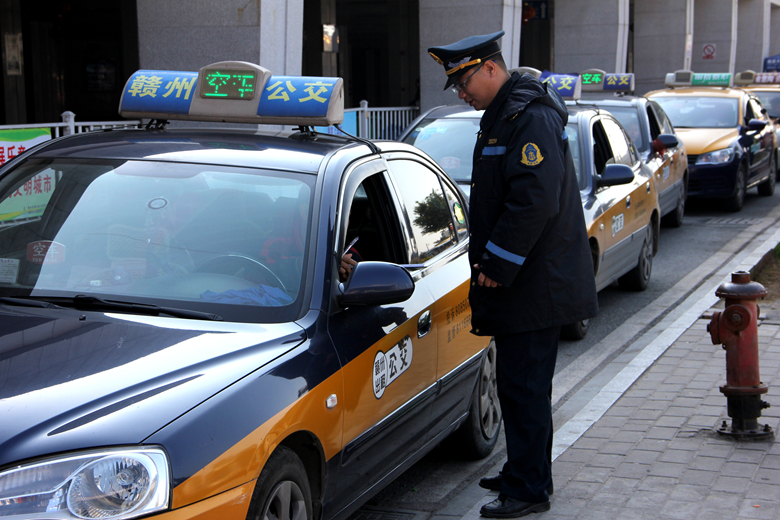 州市城客处有效规范春节期间出租车运营秩序(