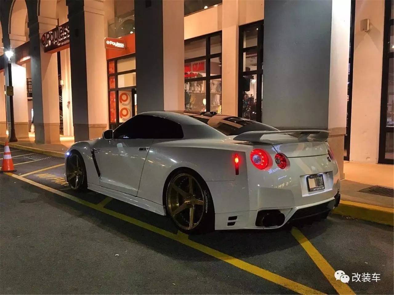 我开战神GT-R过年从来不放鞭炮