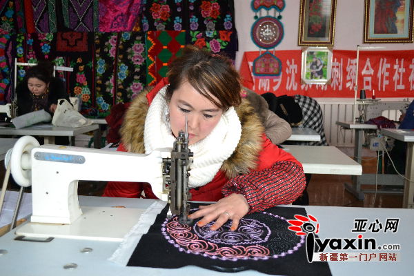 吉木萨尔县开展民族刺绣培训助少数民族妇女居