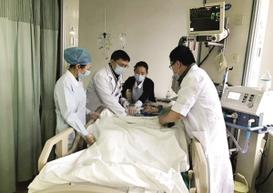 老太觉得过年吃药晦气 年初一脑出血|脑出血|婆