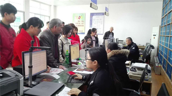 延长户籍窗口工作时间 为返乡群众提供便利|户