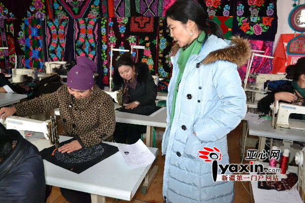 吉木萨尔县开展民族刺绣培训助少数民族妇女居