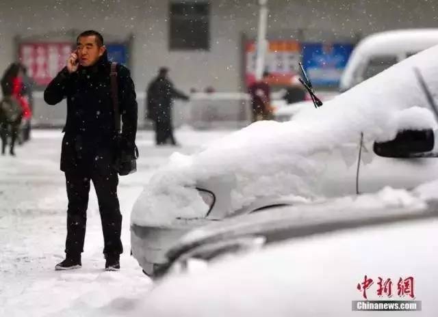 冷空气带来了厚厚的积雪