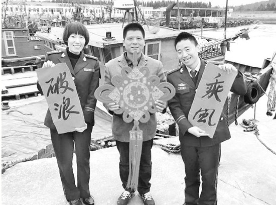 长乐市梅花边防派出所官兵走访渔民家庭|官兵