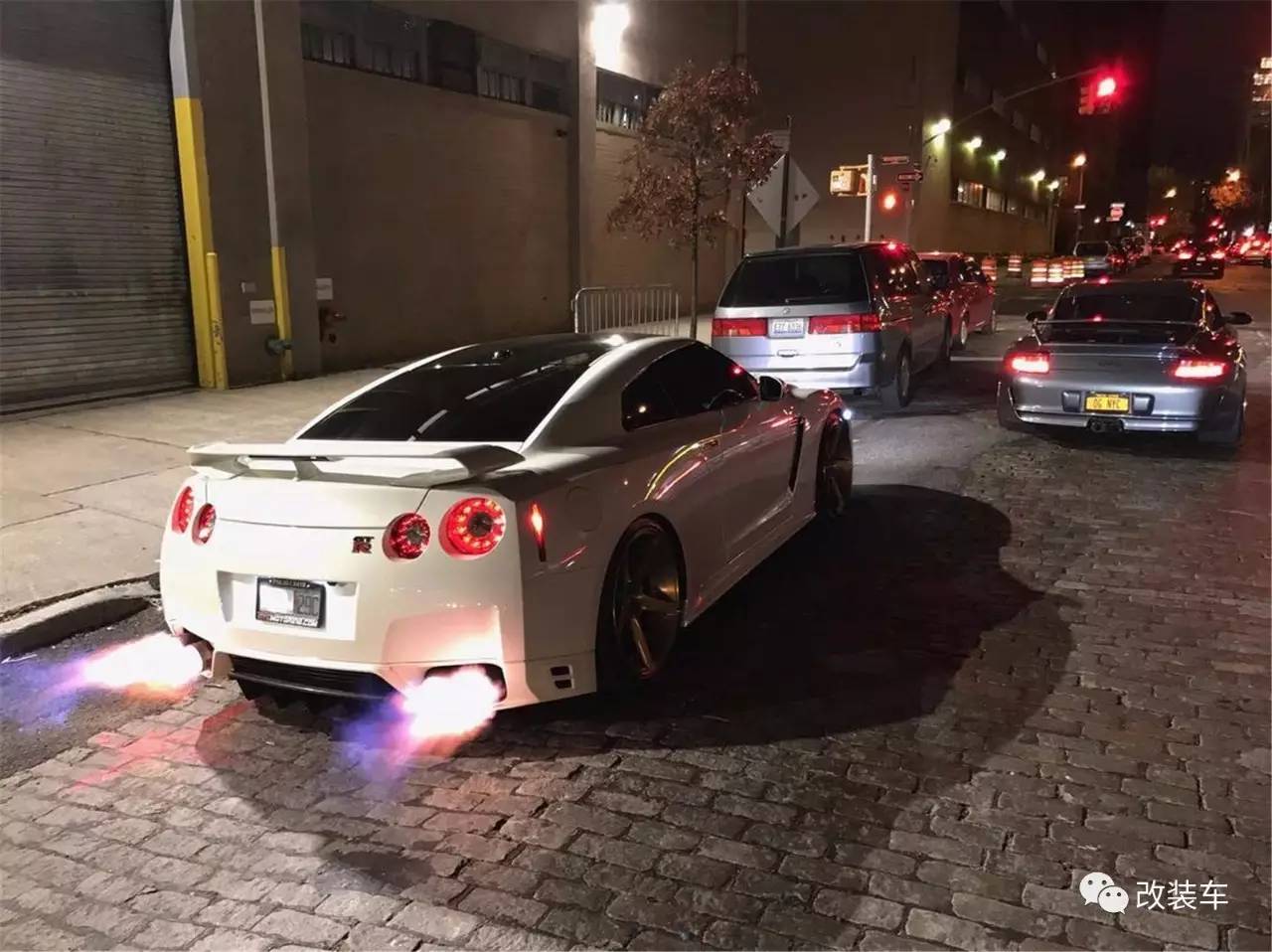 我开战神GT-R过年从来不放鞭炮