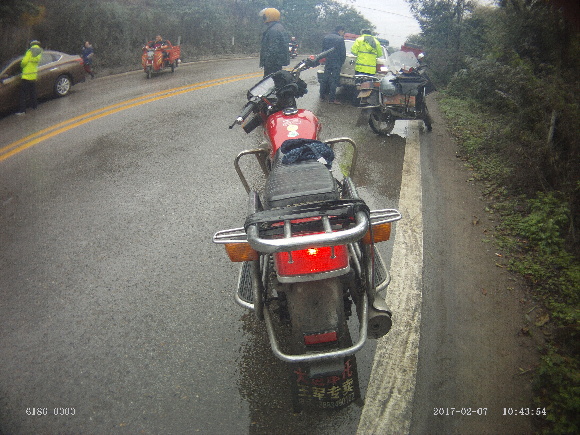 摩托车无牌无证驾驶 北碚交巡警依法处罚