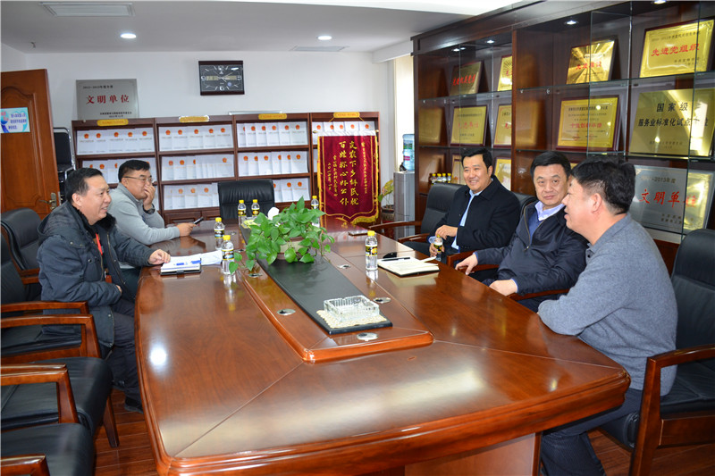 市商务局落实三抓要求,就深化放管服改革到