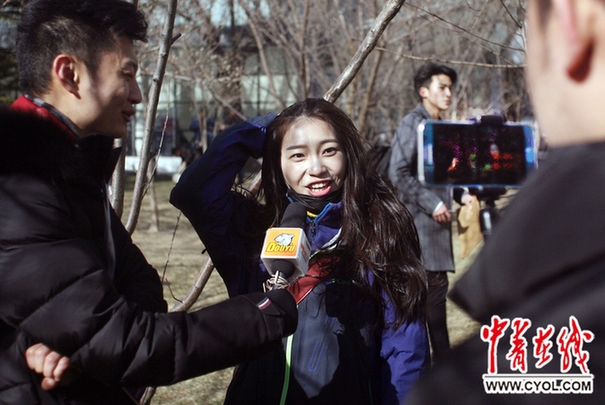 2017艺考开考 中戏毕业生网络直播艺考引关注