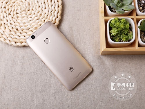 不止靠颜值 华为nova 64G 白金报1780元