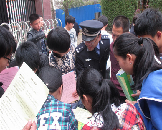 武夷山市公安局开展法治宣传进校园活动