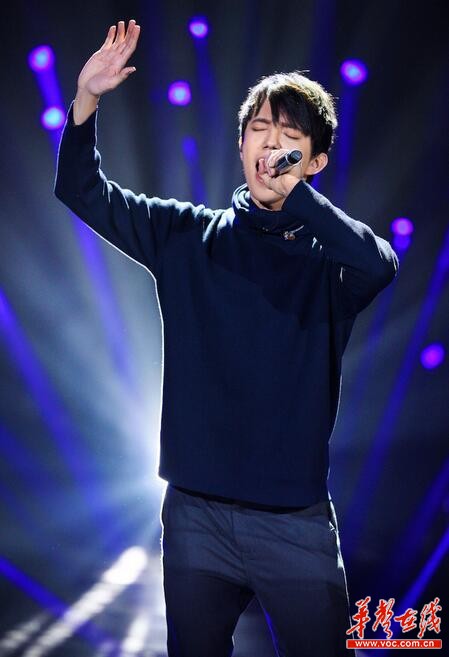 现身元宵晚会 迪玛希高人气让后台变粉丝会