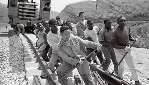 中国援建坦赞铁路资料图