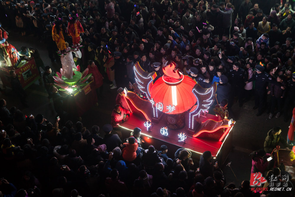 汨罗长乐:五地抬阁闹元宵 一起看故事小镇的故