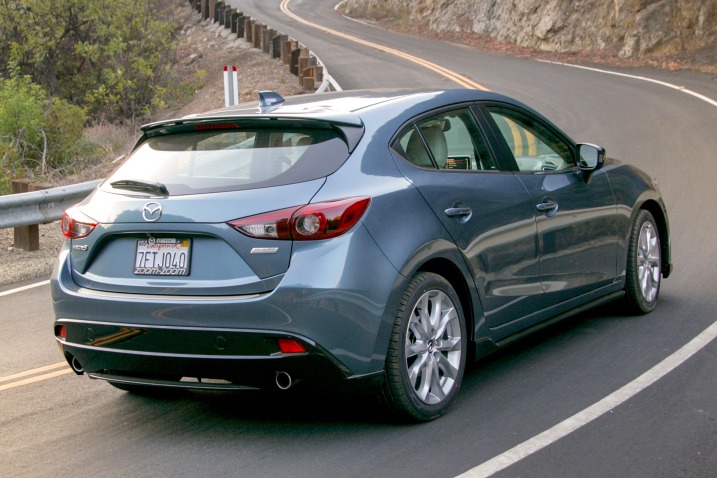 点击插入图片 看看这10款轿车“油表亮灯”能跑多远?