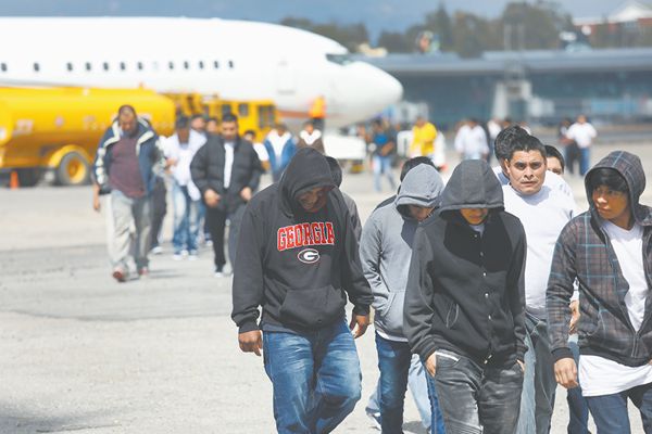 9日，135名无证移民被美国驱逐回危地马拉。