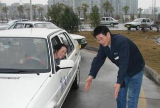 拿到驾照后,依然不敢开车上路的是哪些人?