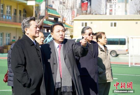 国侨办副主任李刚走访韩国汉城华侨小学(组图