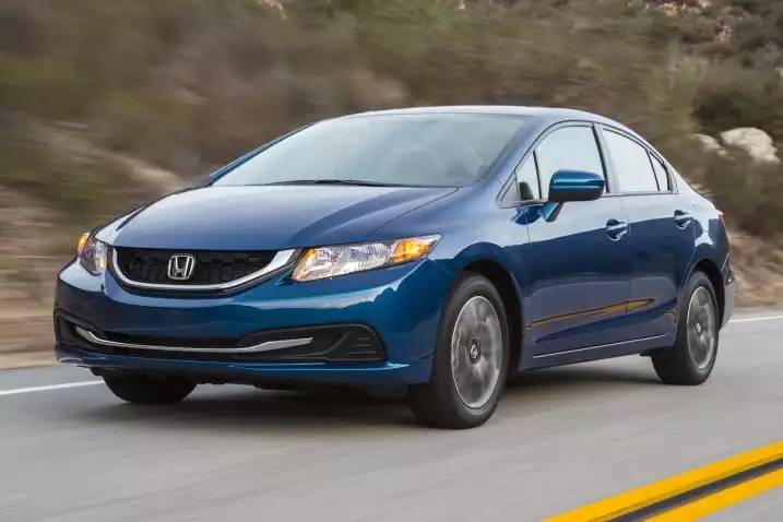 点击插入图片 看看这10款轿车“油表亮灯”能跑多远?