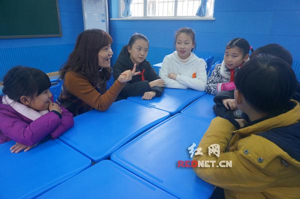 天心区曙光小学:流行音乐成铃声 让孩子学会欣