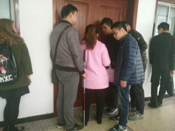 长沙盲人办信用卡被拒 状告广发银行歧视|广发