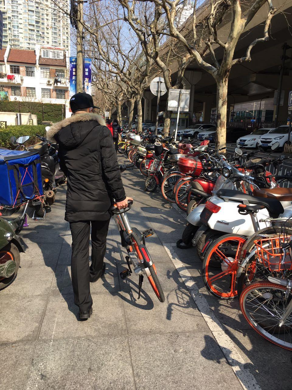 每天骑摩拜单车50公里,还要扛着它下三层楼,这