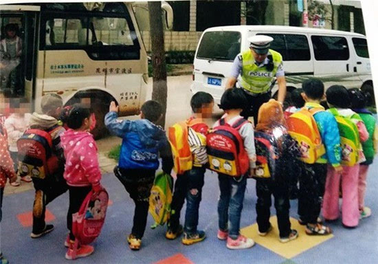 昆明校车超载危险驾驶宣判 幼儿园负责人和司