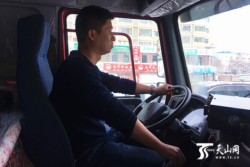 一个清雪车司机眼中的暴雪