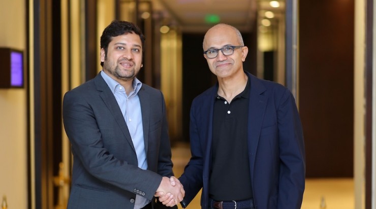 Binny Bansal (左)与 Satya Nadella (右)