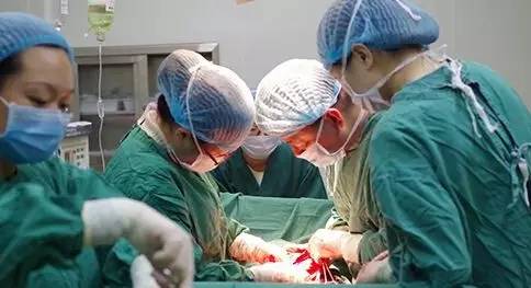 说怀孕、分娩像母鸡下蛋那么自然的,把头伸过