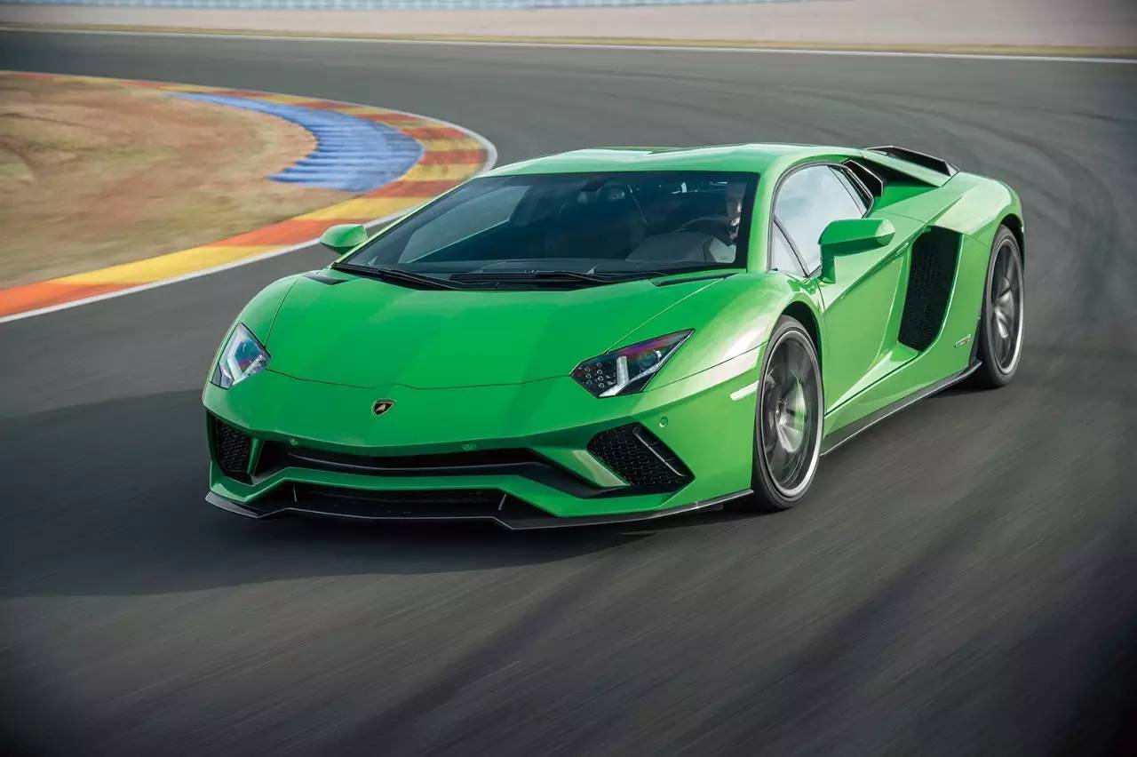 | 更猛的大牛 兰博基尼Aventador S-手机新浪汽车