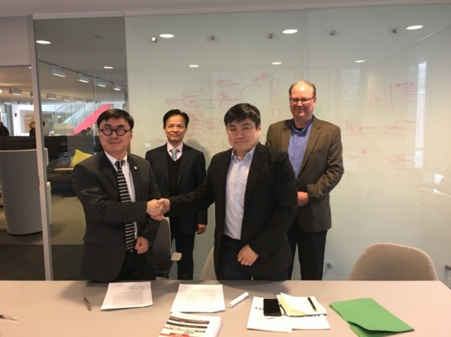 钟志华率团出访美国和加拿大