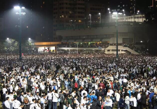 22日晚,香港警察员佐级协会和警务督察协会在旺角警察体育游乐会举行集会。