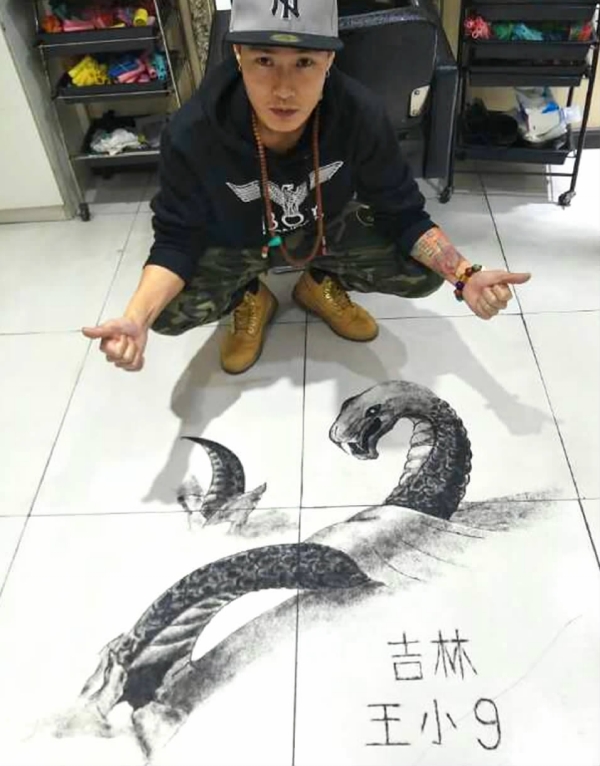 碎发 画巨蛇 |欢迎访问北京农业职业学院,国际