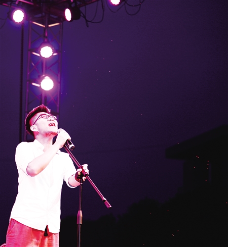 校友演唱西政版《成都》 4天获6.5万点击量刷