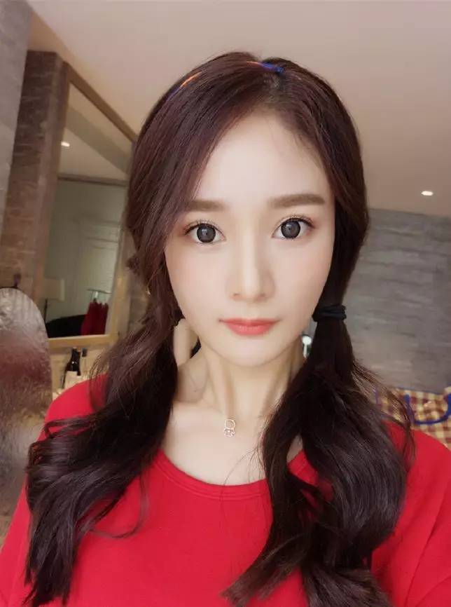 杨幂替身美过本尊?变脸史遭八