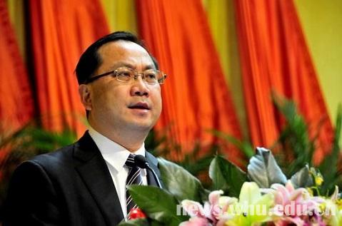 武大校友接力担任大连市委书记