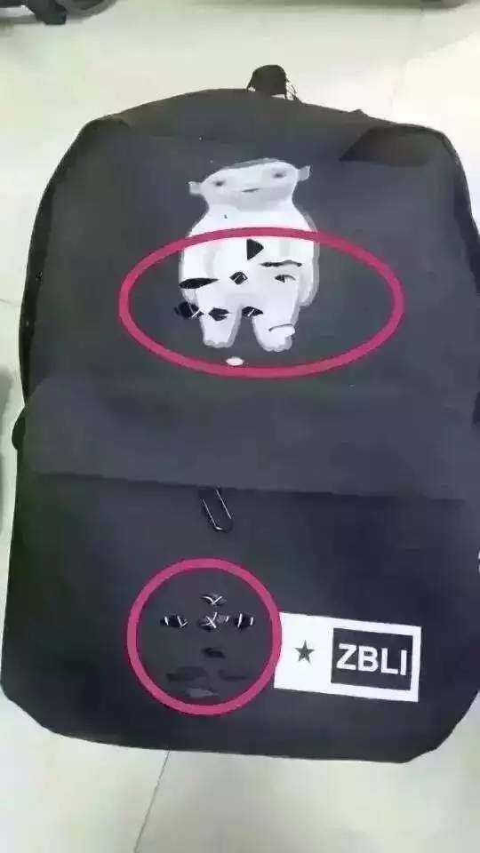 请仔细看图红色圈部分,此类背包最大特点就是有散热的洞!