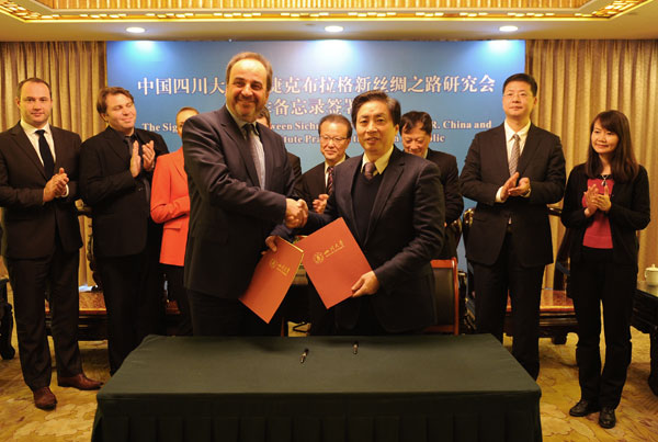 四川大学与捷克布拉格新丝绸之路研究会签署合