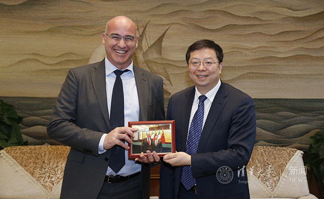 邱勇会见意大利米兰理工大学校长费卢奇奥·内