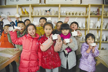 10岁孩子DIY 陶艺鲜花 作三八妇女节礼物送母