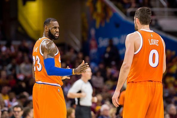 保罗续约为铺垫,詹姆斯18年定会离开骑士加盟