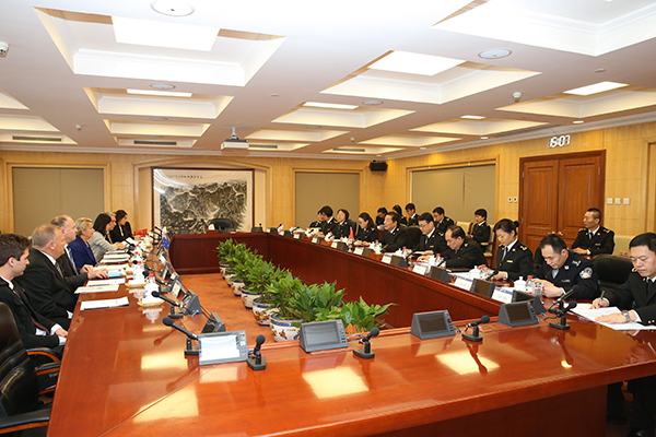 于广洲在署与新西兰海关部长妮基·瓦格纳举行