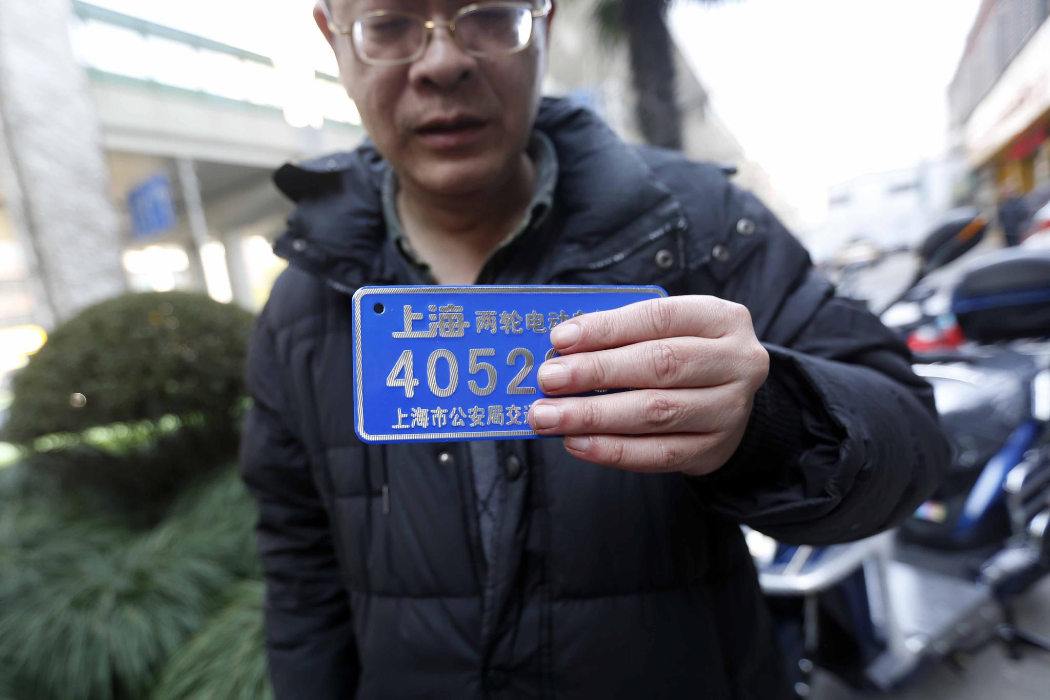 非标电动车大限将至 外卖快递员忙上牌照