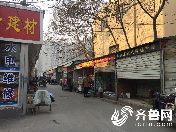 现场|济南西市场纬十一路小吃街被拆除