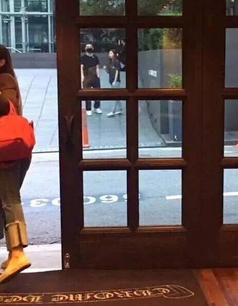 王思聪前任女友现状：有的年入上亿，有的变卖包包为生...一步登天没那么容易啊！