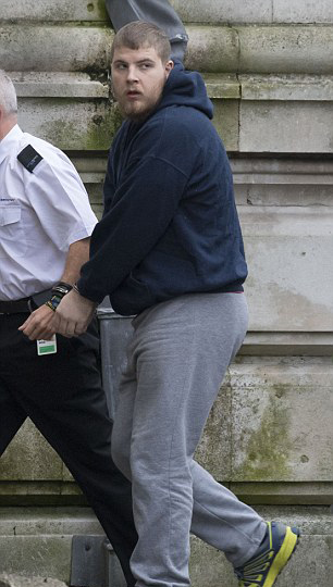 英国一青年因妒残忍杀害前女友及其男友