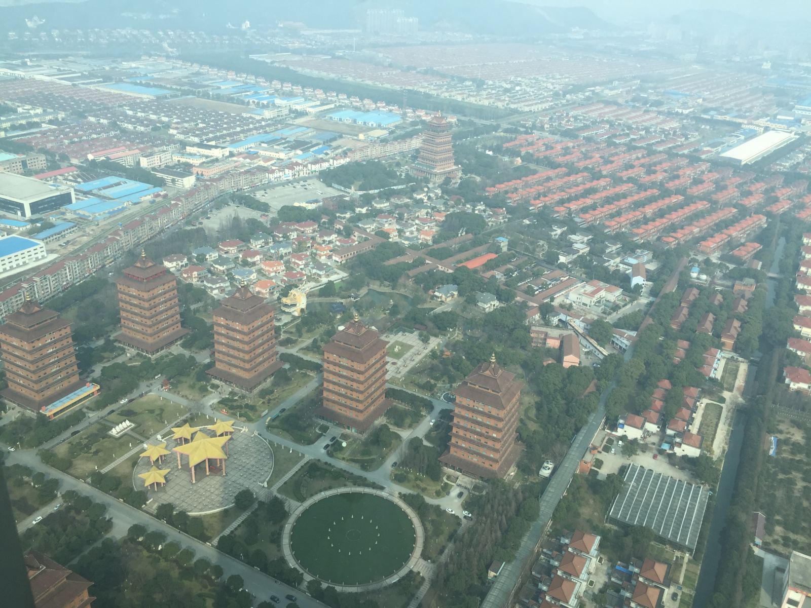 吴协恩时代的华西村旅游:从报告会到朝鲜航线